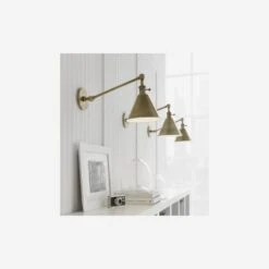 Boston Wall Light, Hand-Rubbed Antique Brass -Andrew Martin 216223 boston lifestyle