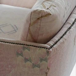 Regal Moroccan Sofa -Andrew Martin 269161 regal sofa moroccan pink detail 1