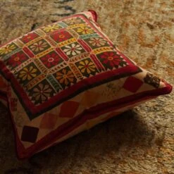 Courtyard Daisy Cushion -Andrew Martin 308853 daisy cushion detail